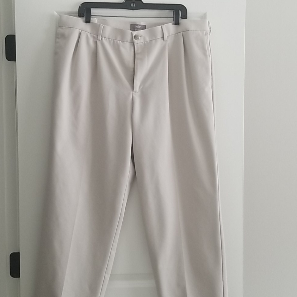 Men's front pleat Dockers